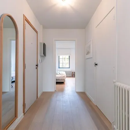 Huswell - Lovely New In By The Appartement